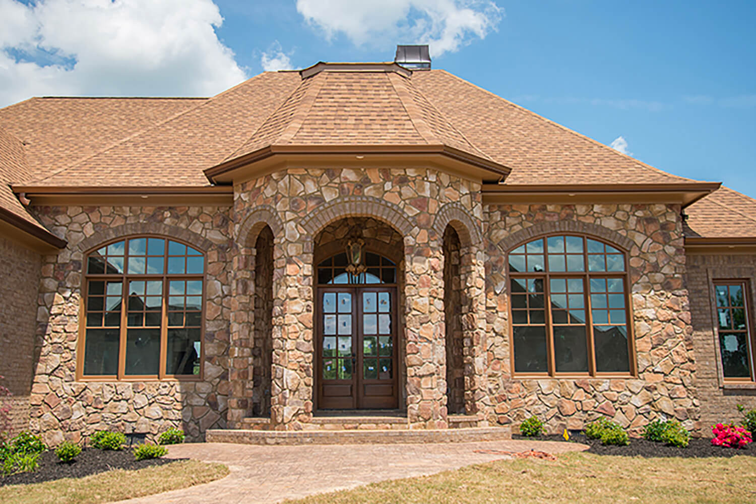 Installation Fieldstone of Series Stone in Pecan