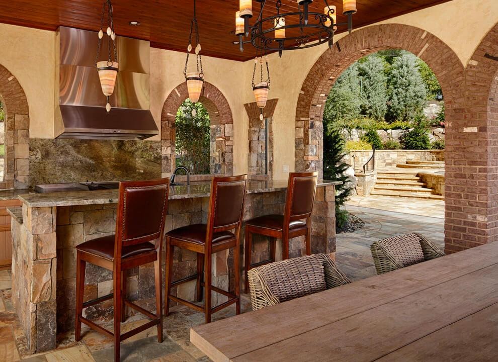 A picture containing furniture
Description automatically generated