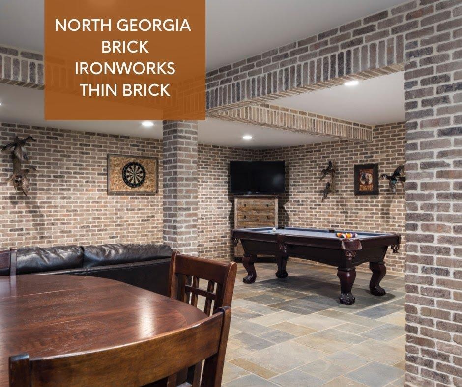 A room with a table and chairs
Description automatically generated with low confidence