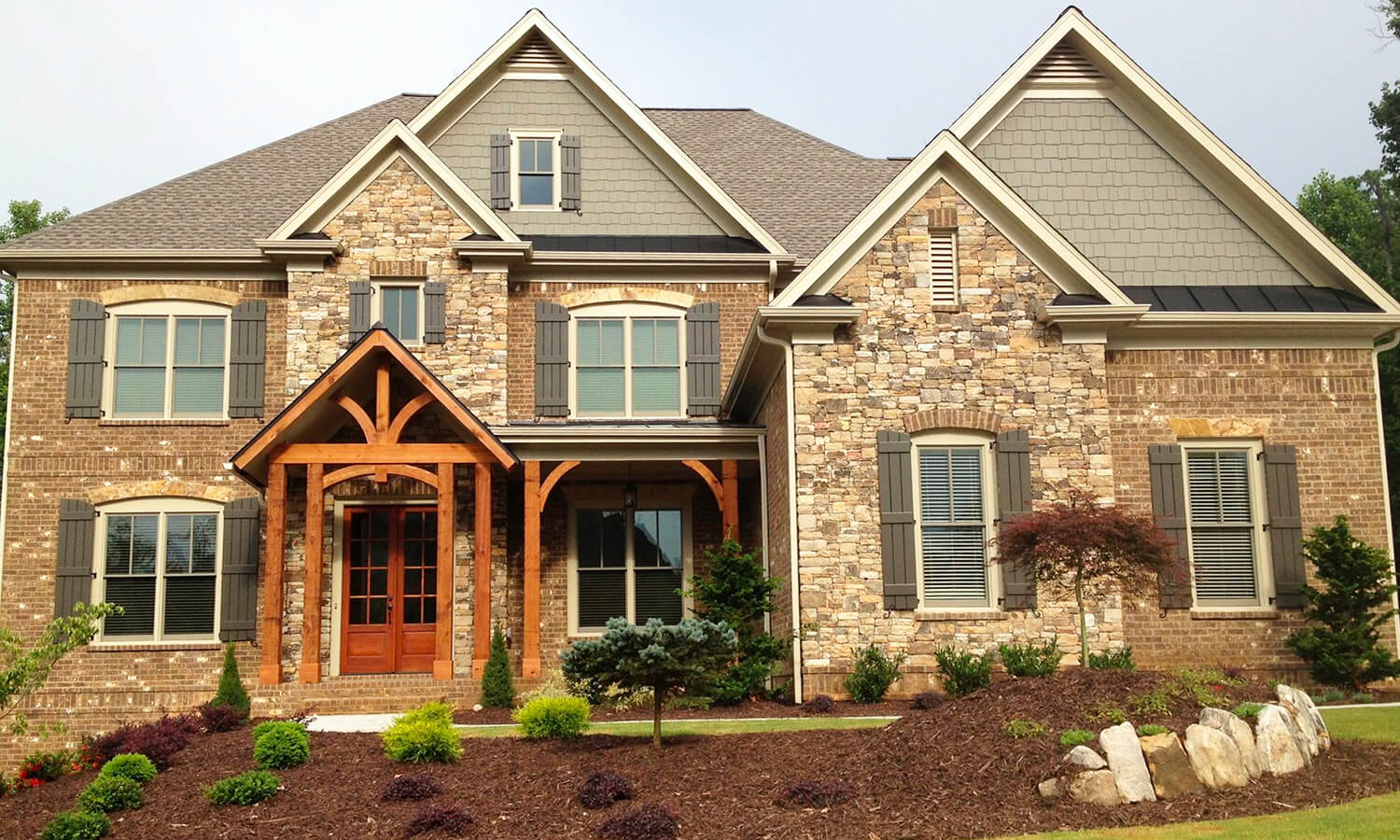 Home front in red brick and natural stone veneer from North Georgia Brick