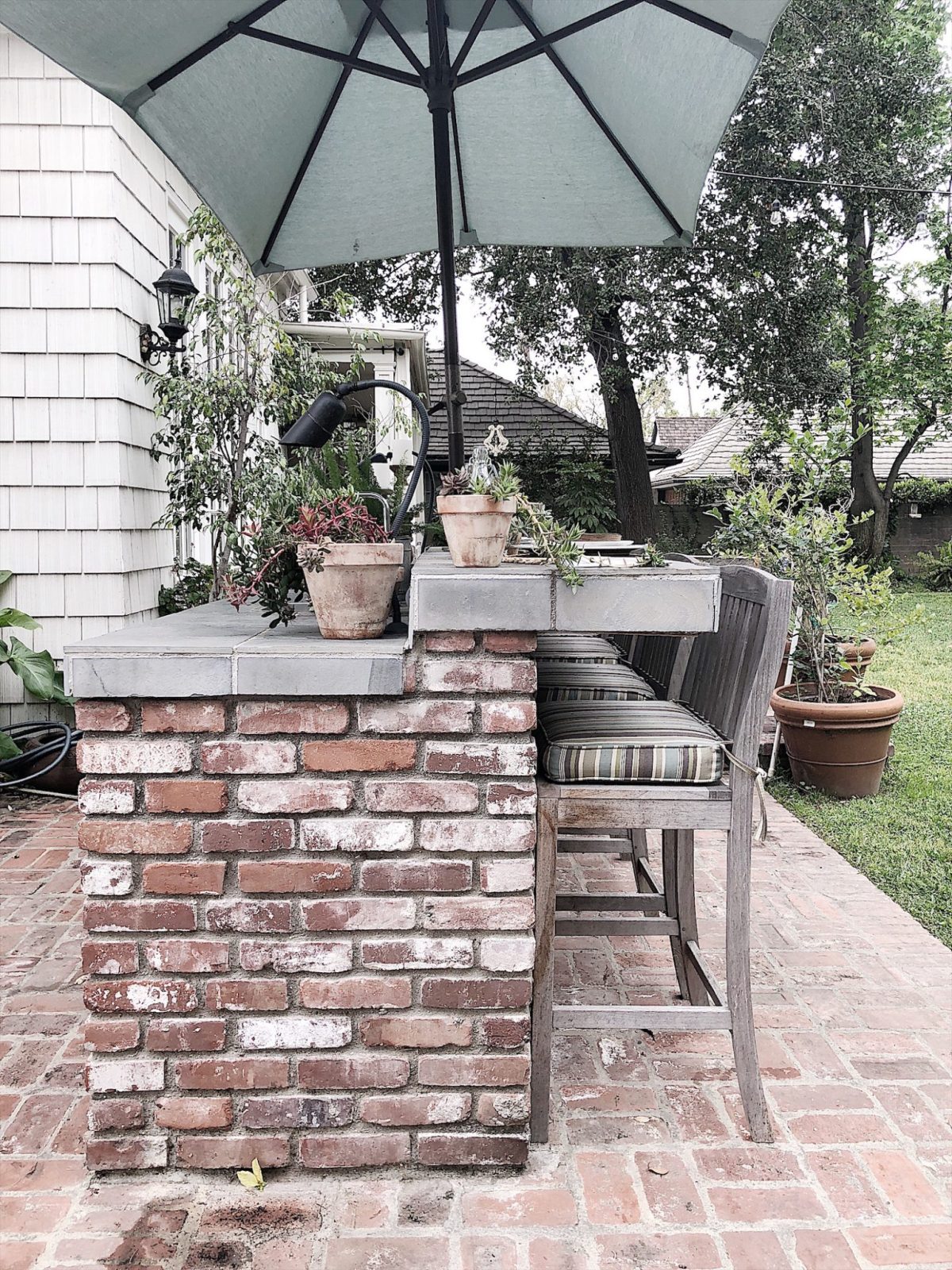 Rrustic brick outdoor bar on brick patio - North Georgia Brick